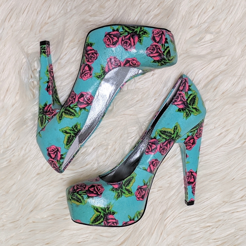 Vintage Betsey Johnson pumps size 8